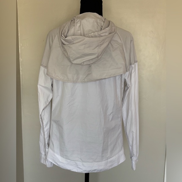 Nike Windrunner Windbreaker Women's M White Gray Hooded Jacket Vented Sportswear - Picture 3 of 8